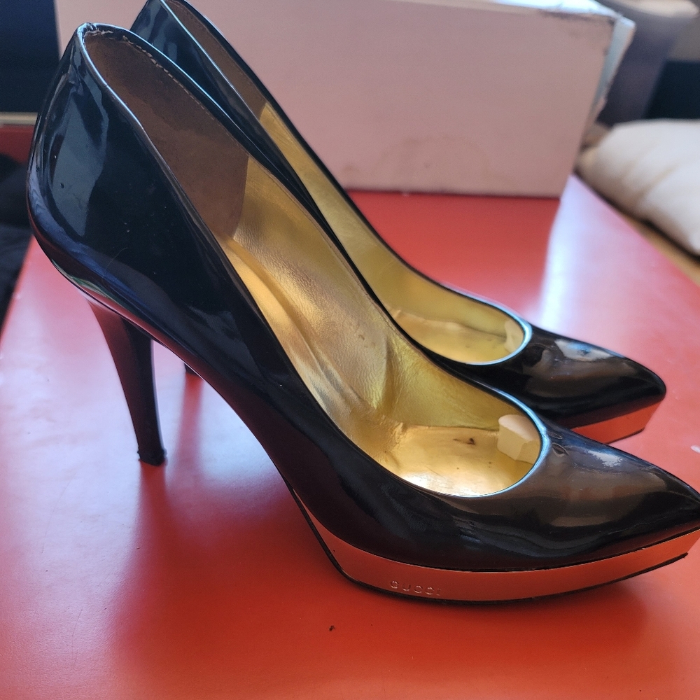 Gucci black platform pumps size 6
